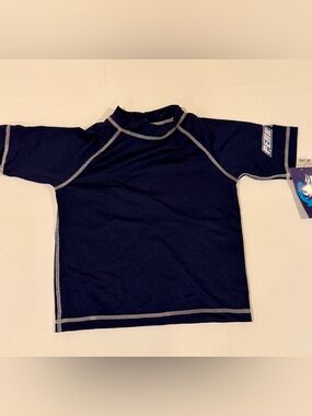 Peak Season Rash Guard Size 4/5 NWT